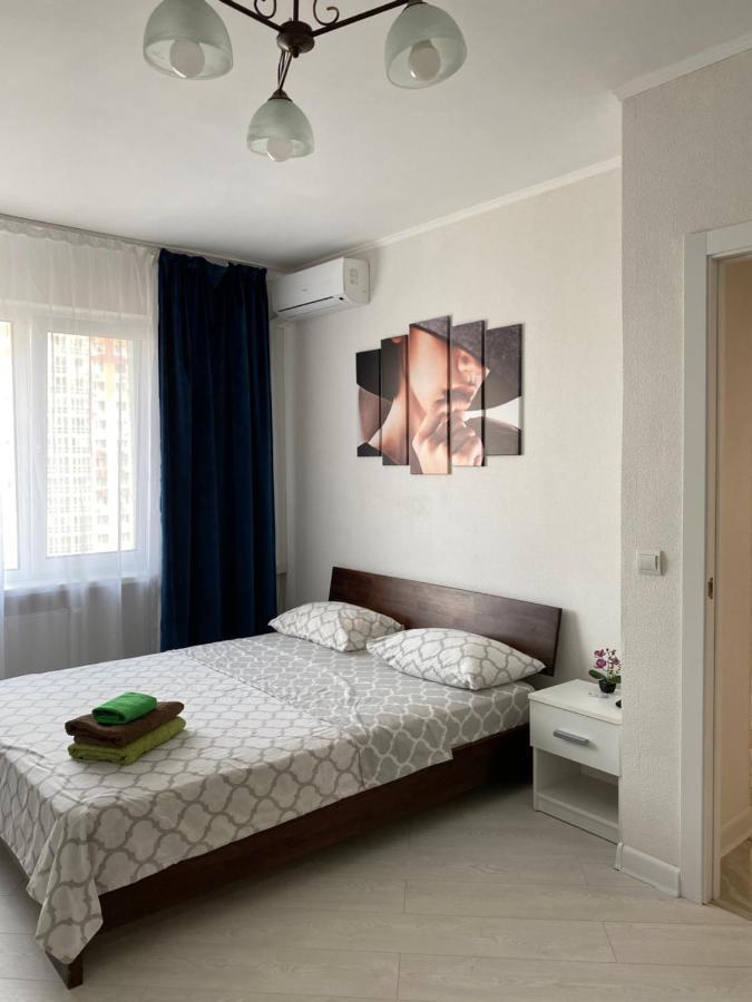 Cozy Apartment On Gmyri 12B Near Metro Poznyaki Kyiv Exterior photo